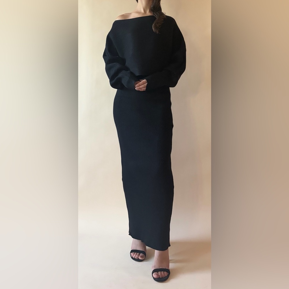 Chic Black Knit Pencil Skirt